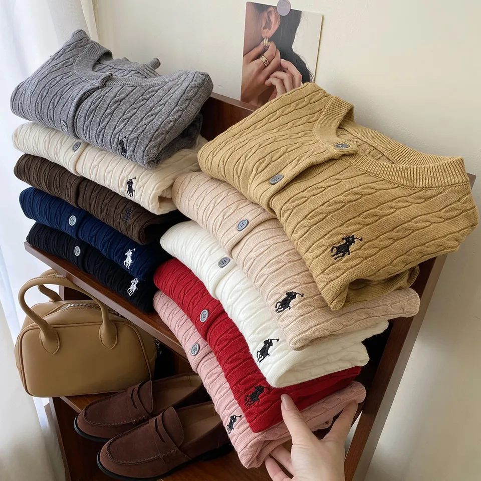 Áo cardigan len thêu ngựa